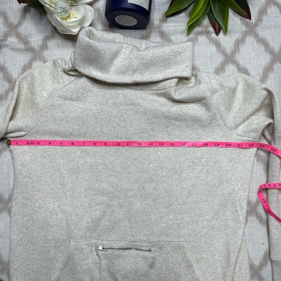 Fabletics funnel neck tunic sweatshirt cream - Picture 10 of 15